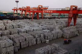 Giá nhôm tăng cao nhất trong hơn một thập kỷ qua khi Trung Quốc thiếu hụt nguồn cung trầm trọng