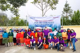 Báo điện tử VietnamPlus với nhiều hoạt động nghĩa tình ở vùng cao nguyên đá Hà Giang