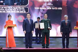 “Vinh quang trên tuyến đầu”: Lan tỏa tinh thần chống dịch từ người chiến sỹ làm báo
