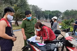 Hải Dương: Phạt 6 triệu đồng vợ chồng F0 vì không đeo khẩu trang phòng dịch