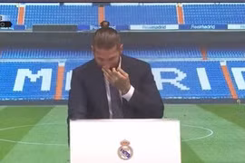 Trung vệ Sergio Ramos bật khóc khi chia tay Real Madrid