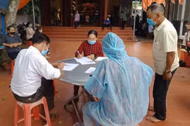 Đắk Lắk: Bất chấp lệnh giãn cách xã hội, 19 người vẫn tụ tập cúng bái giữa đình