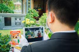 Lễ Vu Lan trực tuyến: Đạo nghĩa vẫn tròn đầy