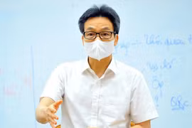 Giãn cách, phong toả mà vẫn giao lưu với nhau cũng bằng thừa