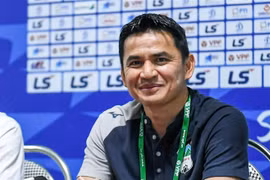 HLV Kiatisak muốn người Thái Lan xem V.League