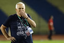 HLV Petrovic: “Có tiền cũng không mua được cầu thủ như HAGL”