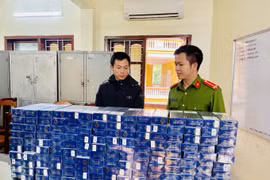 Bắt giữ đối tượng mang 1600 bao thuốc lá lậu đi tiêu thụ