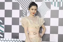 Angelababy xuất hiện tự tin như chưa hề bị cô giáo cũ chê diễn xuất kém