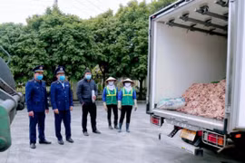 Quảng Ninh: Tiêu hủy 2.400kg mỡ bò bẩn không rõ nguồn gốc xuất xứ