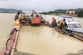 ''Cát tặc'' lộng hành trên sông Lam