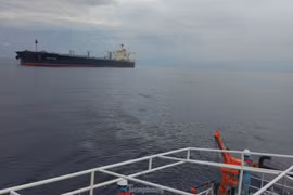 Cứu thành công thuyền viên người Philippines gặp nạn trên biển Nha Trang