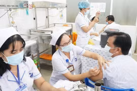 Đề xuất ưu tiên tiêm vắc xin Covid-19 cho công nhân