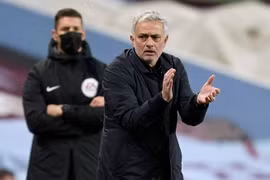 HLV Mourinho nhận bao nhiêu tiền nếu bị sa thải?