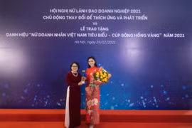CEO IPPG – doanh nhân Lê Hồng Thuỷ Tiên tiếp tục nhận giải Bông Hồng Vàng lần 3
