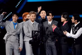 BTS giành ba giải thưởng lớn của AMA 2021