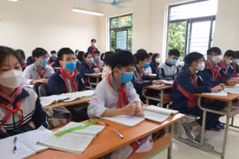 Hà Nội: Tăng tốc tiêm vắc xin để đưa học sinh trở lại trường học