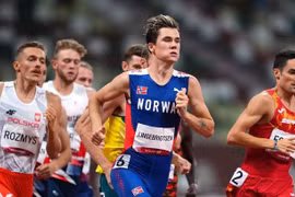 Vận động viên 20 tuổi phá kỷ lục Olympic ở đường chạy 1.500 m