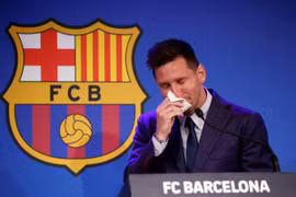 Messi đẫm nước mắt trong lễ chia tay, hứa trở lại Barca trong tương lai