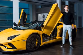 Khám phá siêu xe Lamborghini Aventador S Roadster của cầu thủ Paulo Dybala