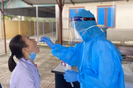 Hà Tĩnh: Thêm 1 trường hợp đang cách ly dương tính với SARS-CoV-2