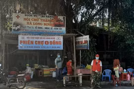 Phiên chợ 0 đồng ở Tiền Giang - ấm lòng người khốn khó