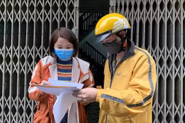 Hà Nội trả giấy chứng nhận tốt nghiệp THPT cho học sinh qua đường bưu điện