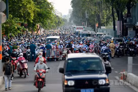 TP. HCM: Biển người ùn tắc vì chờ qua chốt kiểm dịch ngày đầu tuần