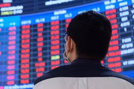 Thị trường chứng khoán ngập trong sắc đỏ, VN-Index giảm mạnh nhất lịch sử