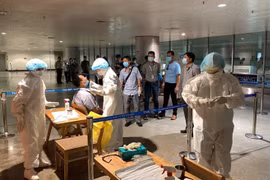 Đề nghị ưu tiên tiêm vắc xin phòng ngừa COVID-19 cho nhân viên hàng không
