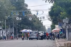 Bát nháo trong việc xin - cấp giấy đi đường