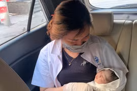 Sản phụ đặt luôn tên con là "Công An" sau khi được hỗ trợ "mẹ tròn con vuông" trong mùa dịch COVID-19