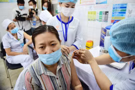 Hơn 5.200 người Việt Nam đã được tiêm vắc xin Covid-19