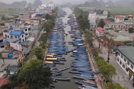 Ngày đầu mở cửa trở lại, Chùa Hương đón hơn 2 vạn du khách