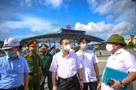 Chủ tịch thành phố Hà Nội kiểm tra chốt phòng chống dịch trạm thu phí cao tốc Pháp Vân- Cầu Giẽ