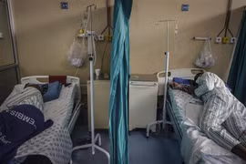 Tỷ lệ tử vong do COVID-19 tăng mạnh ở khu vực châu Phi và Đông Nam Á