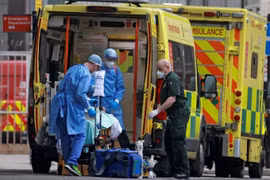 Anh tái kích hoạt các bệnh viện dã chiến, đóng cửa các trường tiểu học ở London