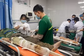 Nghệ An: Đứt thang cuốn công trình trụ sở Sở Tài chính, một người chết, 10 công nhân bị thương