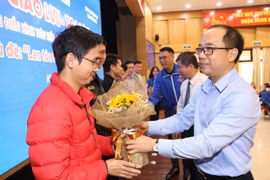 Cùng tuổi trẻ sống đẹp cho cuộc đời thêm tươi sáng