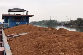 Quảng Ninh: Bắt giữ tàu vận chuyển khoảng 700 tấn quặng không rõ nguồn gốc