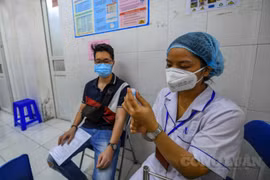 Được yêu cầu hoàn thành tiêm mũi 1 vắc xin Covid-19 trước 15/9, Hà Nội vẫn chưa nhận đủ vắc xin