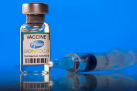 Úc tạm 'vay' vắc xin COVID-19 của Anh