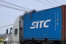 Bắc Ninh: Tài xế container bị điện giật tử vong
