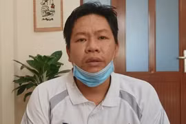 Khởi tố 2 vợ chồng thuê người ném mắm tôm đòi nợ