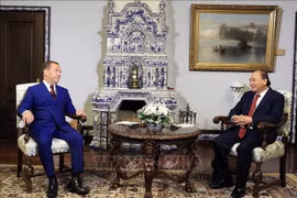 Chủ tịch nước Nguyễn Xuân Phúc hội kiến Phó Chủ tịch Hội đồng An ninh Nga Dmitry Medvedev