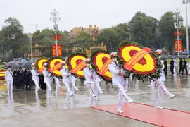 Lãnh đạo Đảng, Nhà nước vào Lăng thành kính tưởng nhớ Chủ tịch Hồ Chí Minh