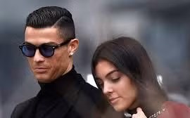Ronaldo bí mật quyên góp tiền cho cậu bé chữa bệnh ung thư