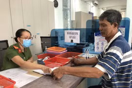 Bộ Công an dừng tiếp nhận hồ sơ cấp thẻ CCCD mã vạch, CMTND 9 số