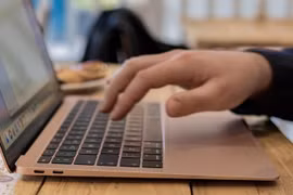 Người dùng Macbook bị tin tặc mạo danh Apple nhắn tin lừa đảo