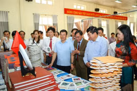 Khai trương "Tủ sách Hội Văn học nghệ thuật Vĩnh Phúc và nhà văn, nhà báo Nguyễn Uyển tặng xã Nghĩa Hưng"
