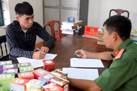 Bình Phước: Công an tạm giữ hơn 200 máy hút thuốc lá điện tử